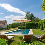 Luxus Mit Grossem Pool Alleinlage Naehe Graz