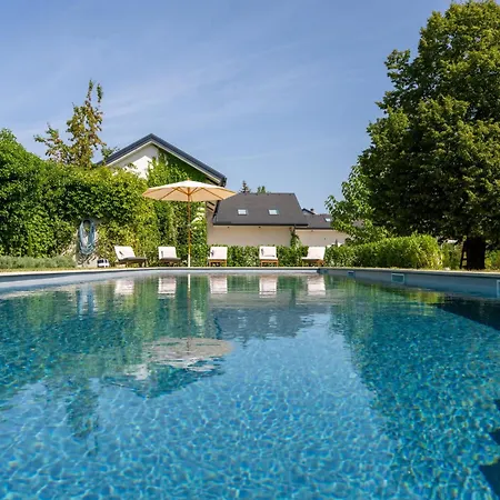 Luxus Mit Grossem Pool Alleinlage Naehe Graz *