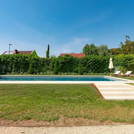 Luxus Mit Grossem Pool Alleinlage Naehe Graz 别墅