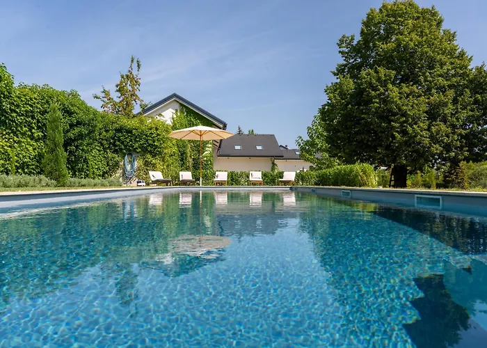 Luxus Mit Grossem Pool Alleinlage Naehe Graz *