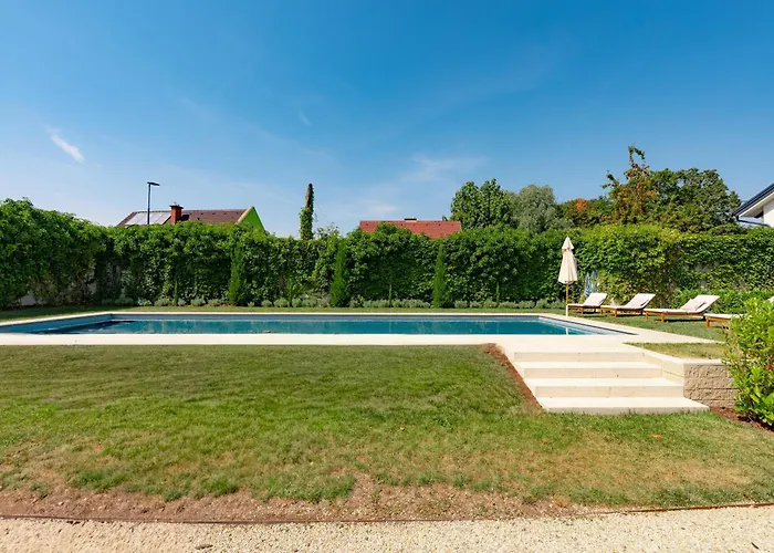 Luxus Mit Grossem Pool Alleinlage Naehe Graz Villa