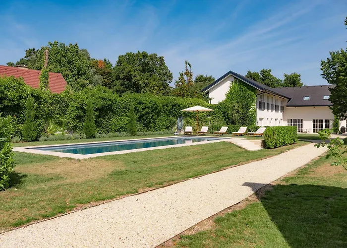 Luxus Mit Grossem Pool Alleinlage Naehe Graz